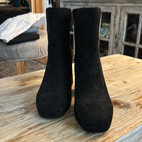 Cute boots by Hey girl. Size 7 slight platform - Picture 5 of 5